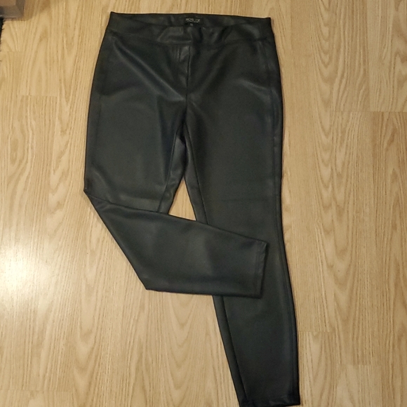 Black leather pants - Picture 2 of 3